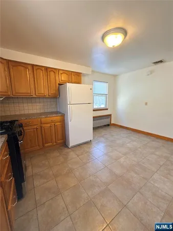 $2,000 | 317 East Harriet Avenue, Unit UPSTAIRS, Palisades Park, NJ 07650