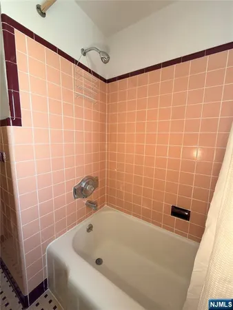 $2,000 | 317 East Harriet Avenue, Unit UPSTAIRS, Palisades Park, NJ 07650