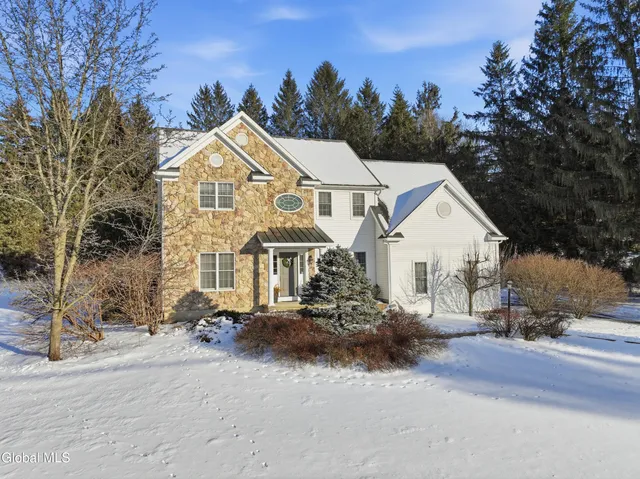 $749,900 | 159 Old Niskayuna Road, Colonie, NY 12211