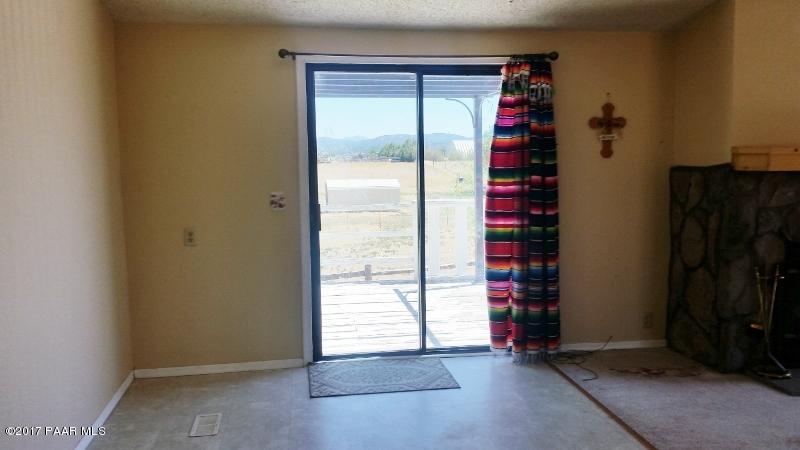 2865 West Annie Road Paulden, AZ 86334 - Photo 9 of 33 Dining Area