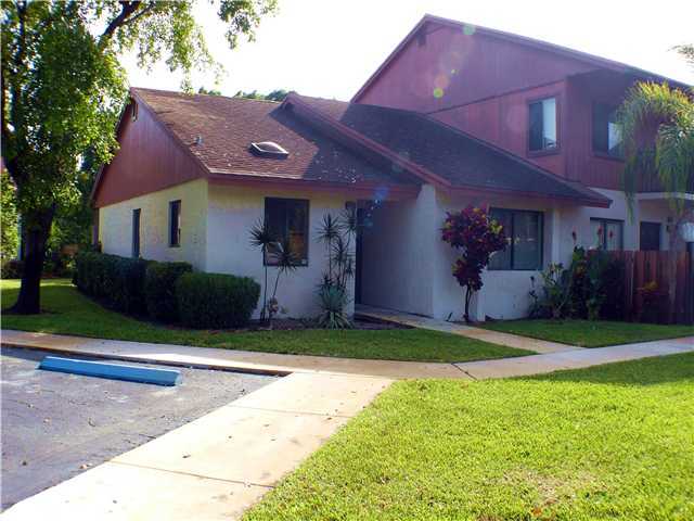 2315 Southwest 22nd Avenue, Unit 101 Delray Beach, FL 33445 - Photo 1 of 25 Primary Photo