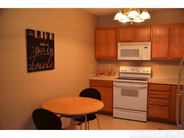 1599 County Rd D East, Unit J Maplewood, MN 55109 - Photo 8 of 15 Gallery Image 8
