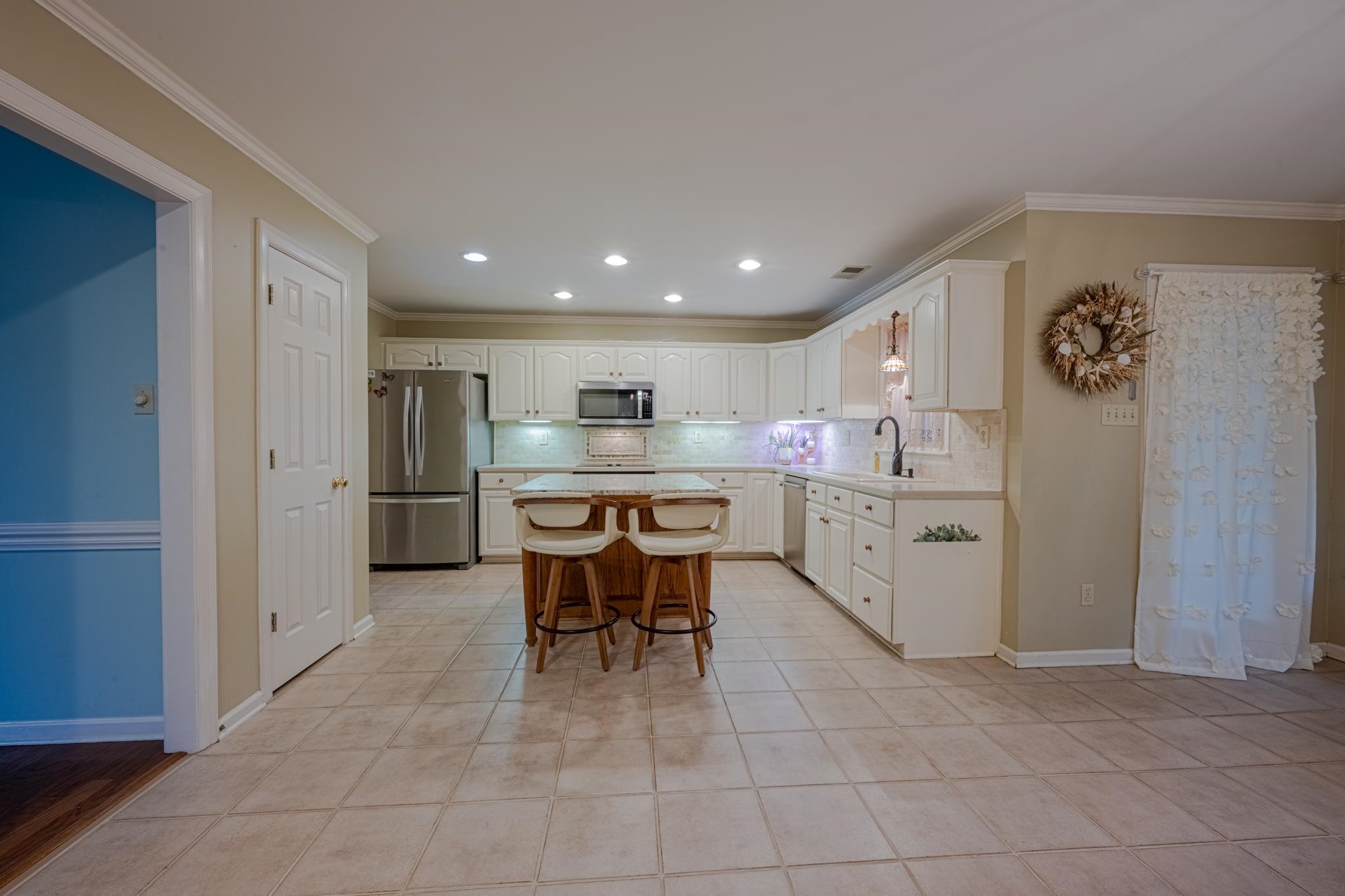 8805 River Rise Drive Memphis, TN 38016 - Photo 10 of 40 a kitchen with a sink and chairs