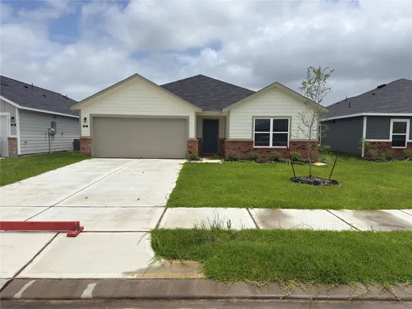 $271,195 | 512 Oak Creek Drive, Dayton, TX 77535
