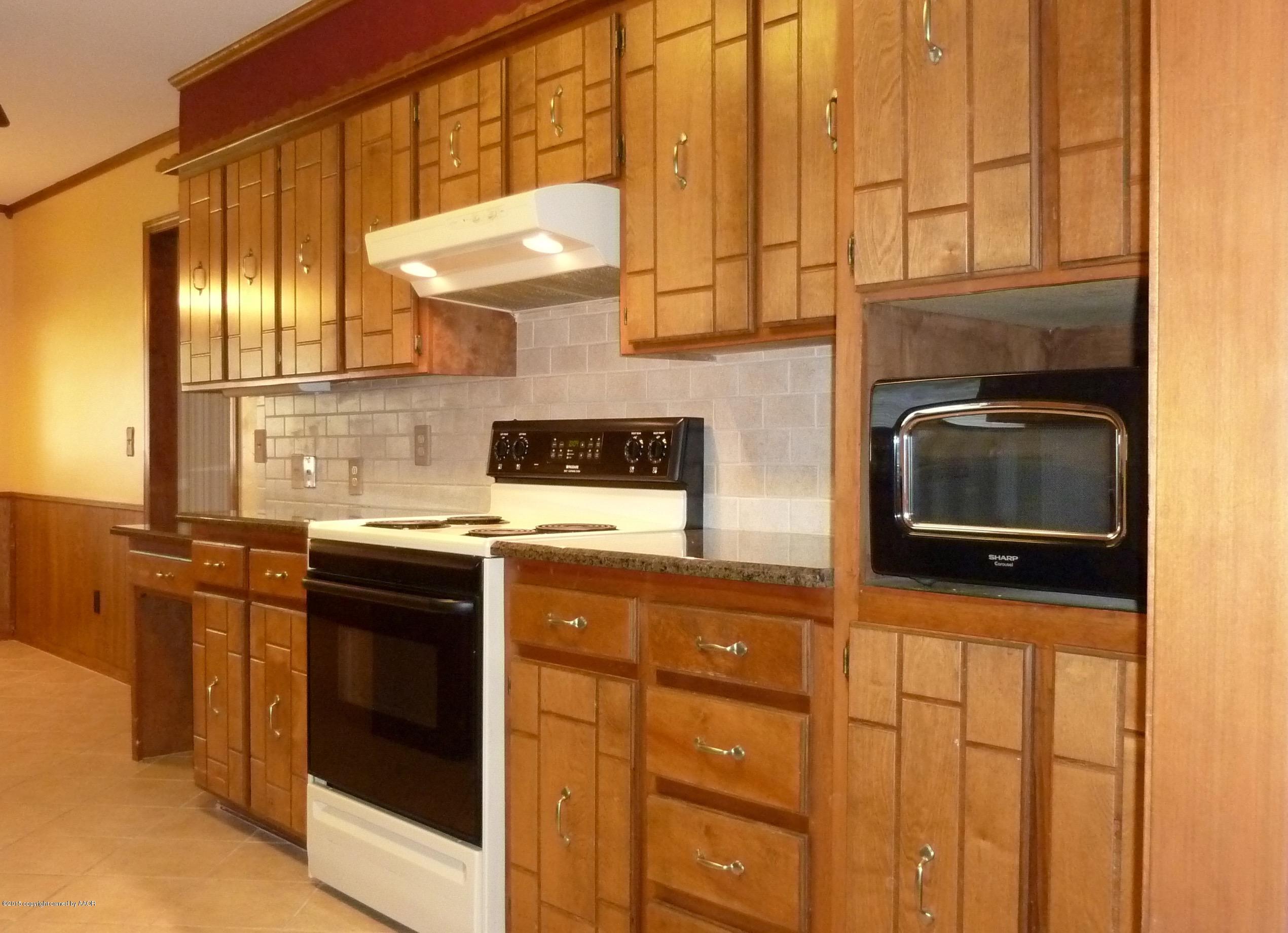 8203 Santa Fe Trail Amarillo, TX 79110 - Photo 8 of 30 Kitchen_2