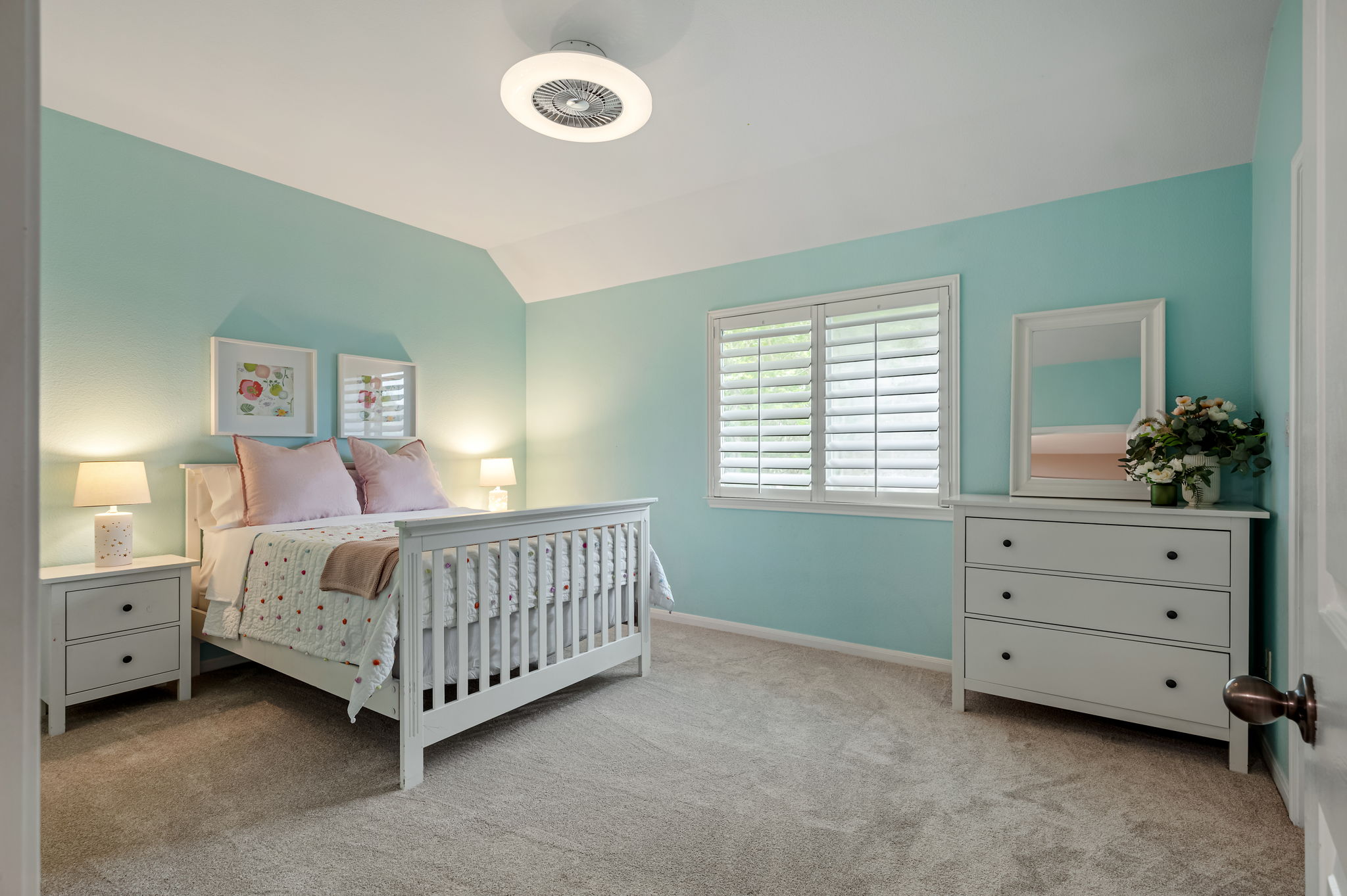 10804 Ariock Lane Austin, TX 78739 - Photo 20 of 32 a room with a bed and a window