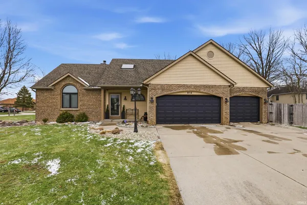 $363,000 | 914 Lakeview Drive, Auburn, IN 46706
