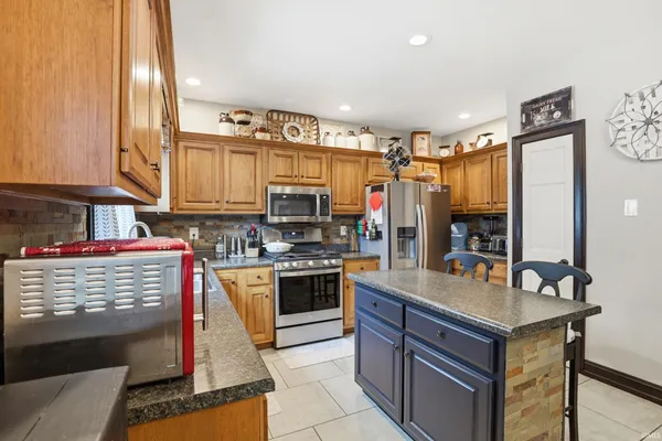 $363,000 | 914 Lakeview Drive, Auburn, IN 46706