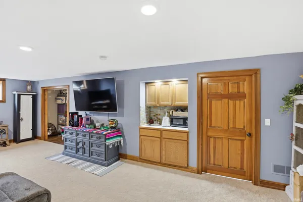 $363,000 | 914 Lakeview Drive, Auburn, IN 46706