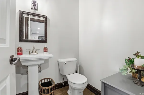 $363,000 | 914 Lakeview Drive, Auburn, IN 46706