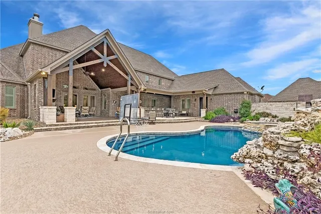 $2,100,000 | 5009 Trumpeter Swan Drive, College Station, TX 77845