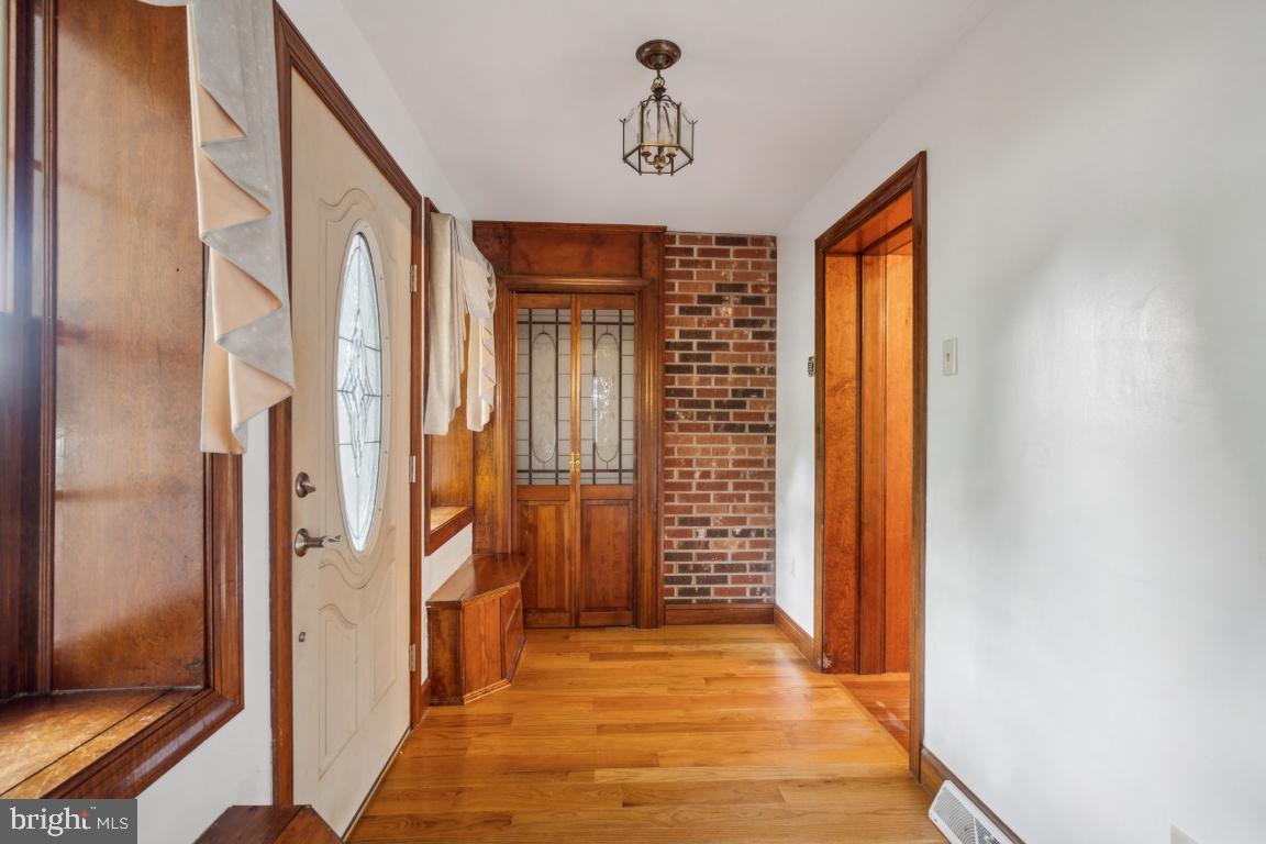 515 Salina Road Sewell, NJ 08080 - Photo 3 of 24 Gallery Image 3