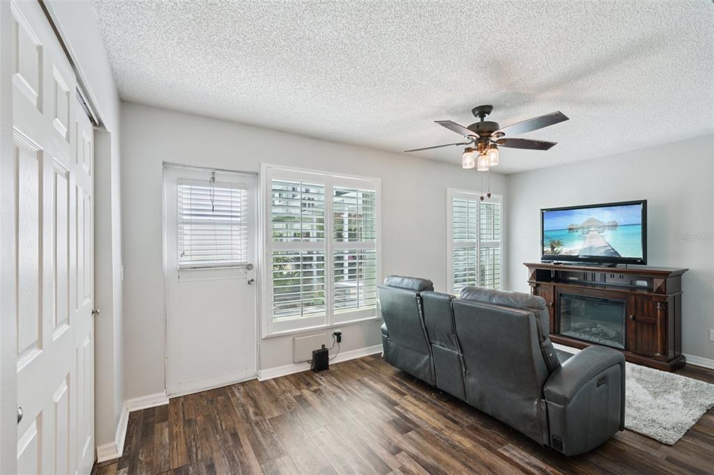 2255 Philippine Drive, Unit 9 Clearwater, FL 33763 - Photo 14 of 47 a living room with furniture and a flat screen tv