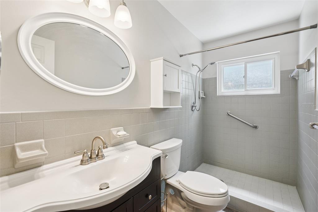 2255 Philippine Drive, Unit 9 Clearwater, FL 33763 - Photo 18 of 47 a bathroom with a sink a toilet and a mirror