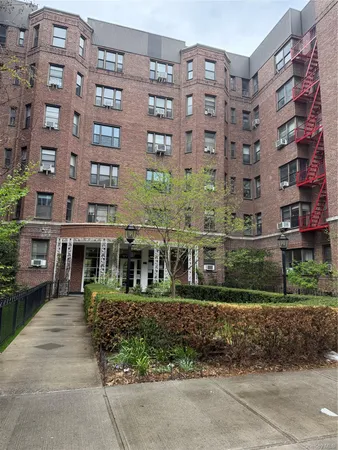 $2,300 | 77-11 35th Avenue, Unit 4C | Jackson Heights