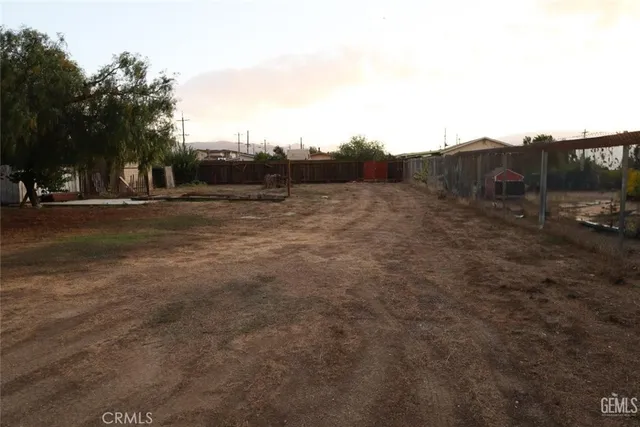 a view of an outdoor space