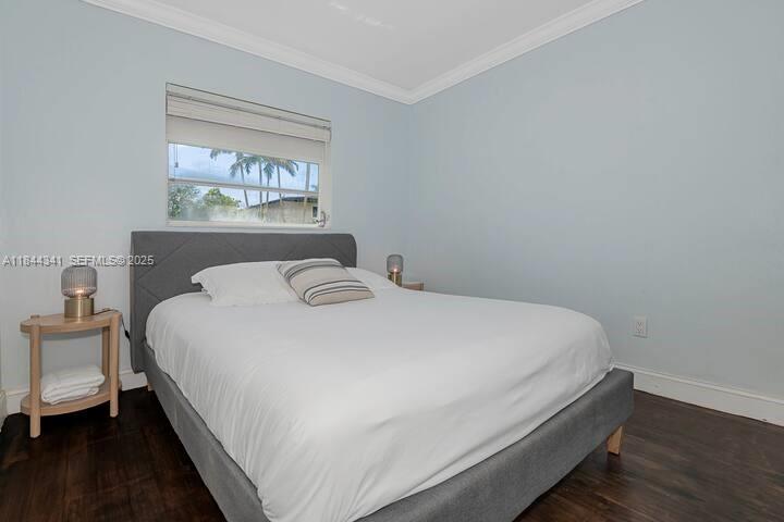 7475 Southwest 134th Street Pinecrest, FL 33156 - Photo 22 of 42 a bedroom with a bed and a painting on the wall