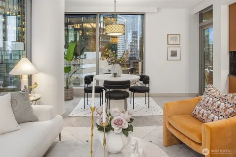 $1,080,000 | 10610 Northeast 9th Place, Unit 809, Bellevue, WA 98004