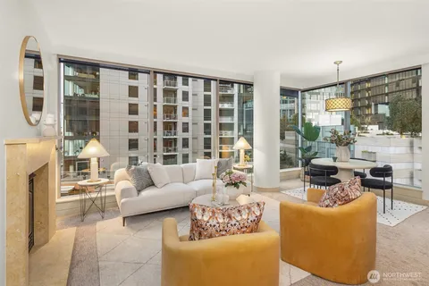 $1,080,000 | 10610 Northeast 9th Place, Unit 809, Bellevue, WA 98004