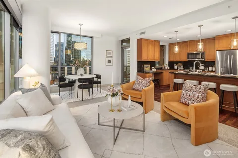 $1,080,000 | 10610 Northeast 9th Place, Unit 809, Bellevue, WA 98004