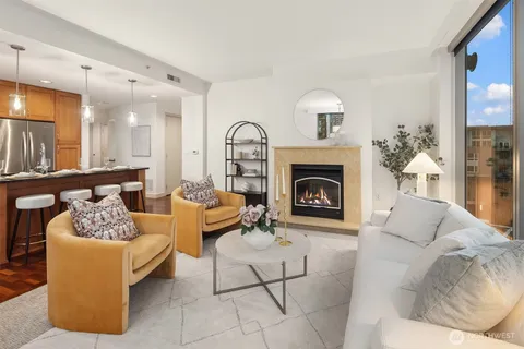 $1,080,000 | 10610 Northeast 9th Place, Unit 809, Bellevue, WA 98004