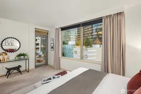 $1,080,000 | 10610 Northeast 9th Place, Unit 809, Bellevue, WA 98004