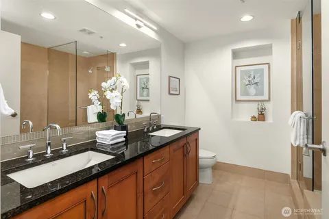 $1,080,000 | 10610 Northeast 9th Place, Unit 809, Bellevue, WA 98004