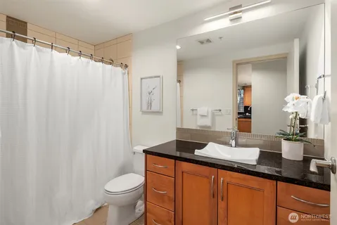 $1,080,000 | 10610 Northeast 9th Place, Unit 809, Bellevue, WA 98004