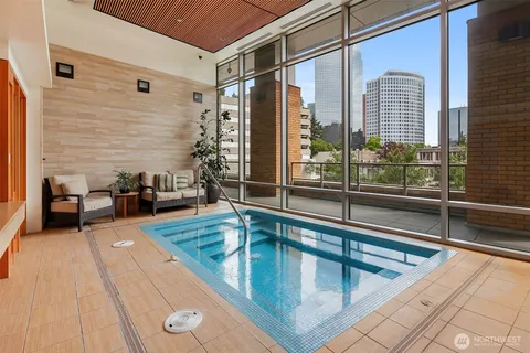 $1,080,000 | 10610 Northeast 9th Place, Unit 809, Bellevue, WA 98004