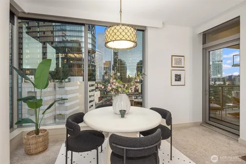 $1,080,000 | 10610 Northeast 9th Place, Unit 809, Bellevue, WA 98004