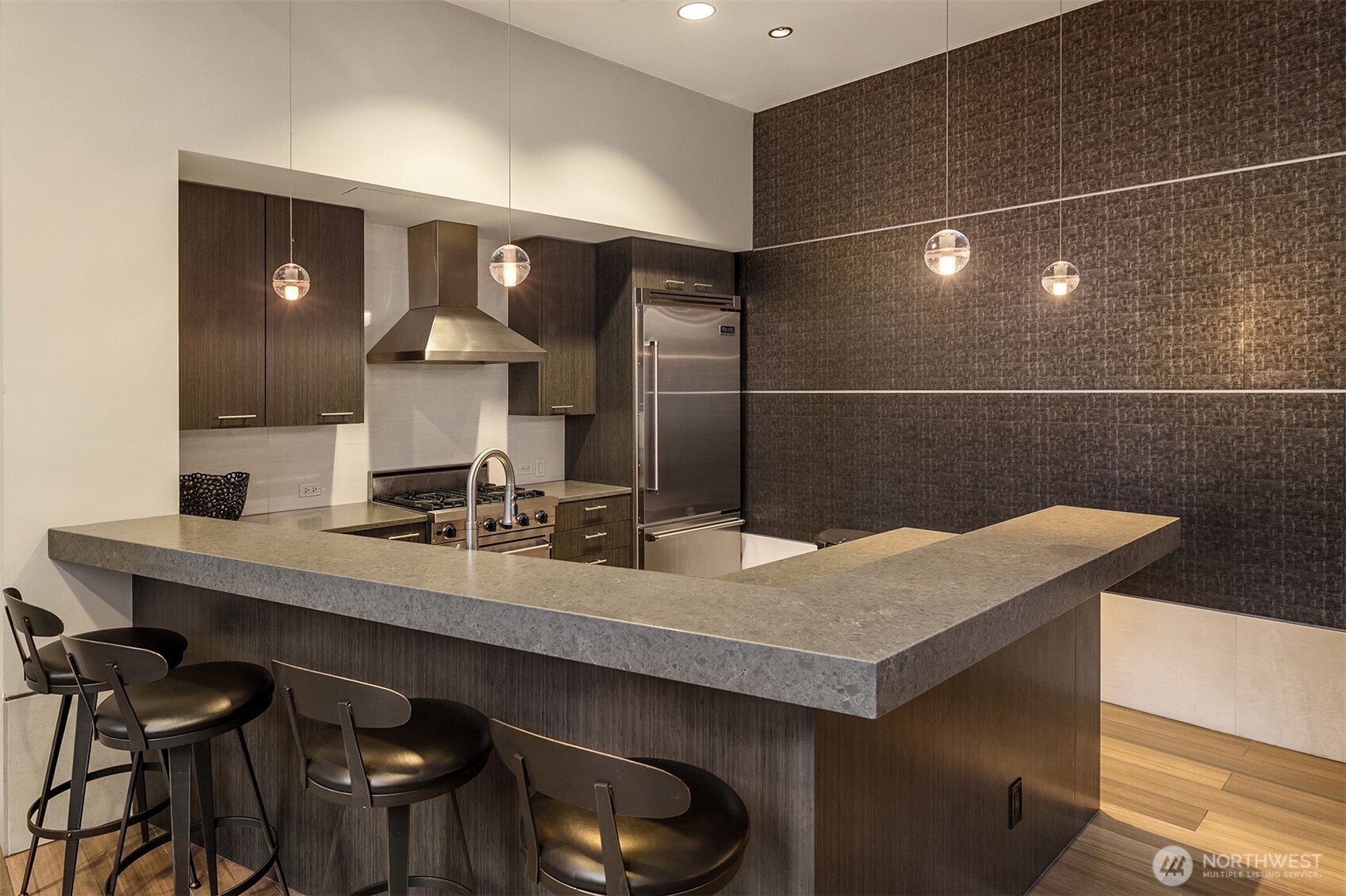 10610 Northeast 9th Place, Unit 809 Bellevue, WA 98004 - Photo 33 of 39