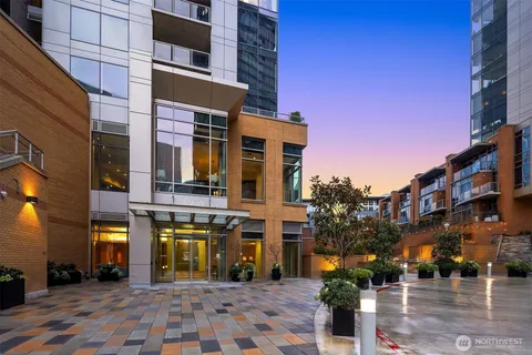 $1,080,000 | 10610 Northeast 9th Place, Unit 809, Bellevue, WA 98004