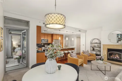 $1,080,000 | 10610 Northeast 9th Place, Unit 809, Bellevue, WA 98004