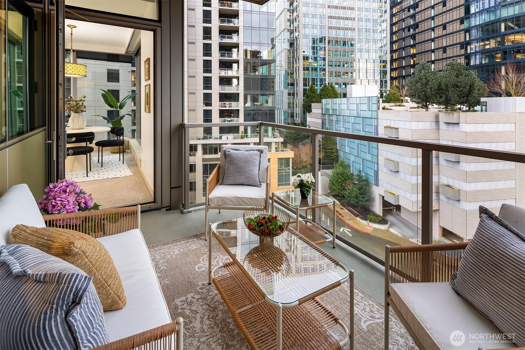 10610 Northeast 9th Place, Unit 809 Bellevue, WA 98004 - Photo 6 of 39