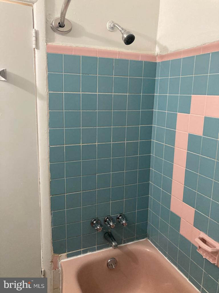 7262 Mansfield Avenue Philadelphia, PA 19138 - Photo 7 of 12