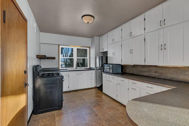 $185,000 | 324 2nd Street Northwest, Freeport, MN 56331