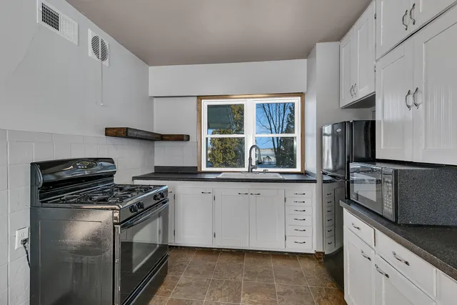 $185,000 | 324 2nd Street Northwest, Freeport, MN 56331