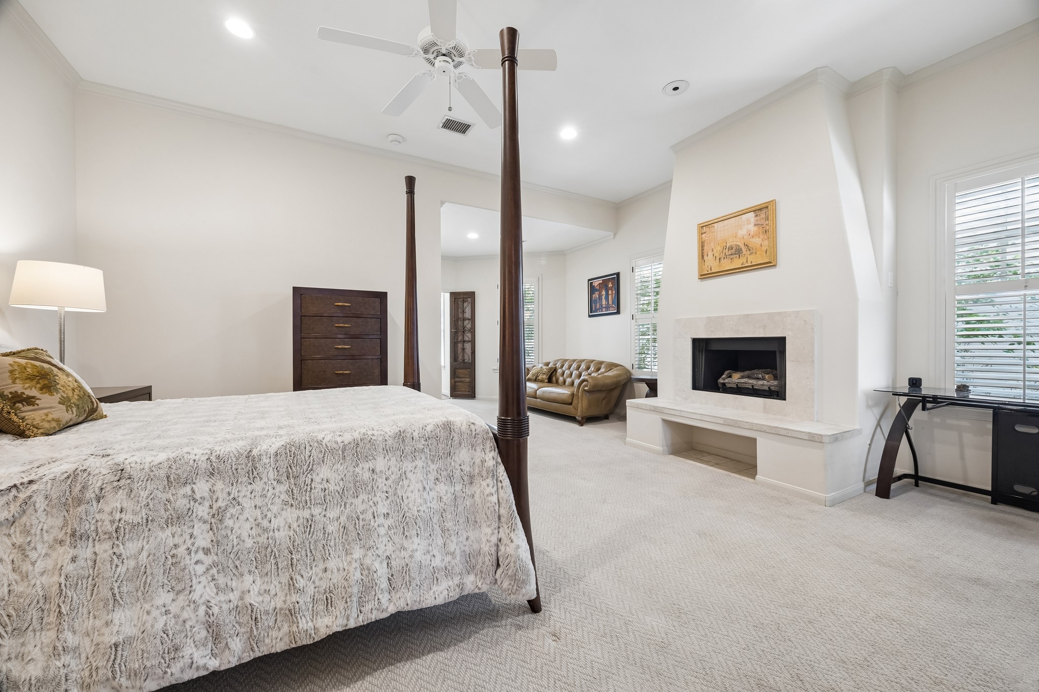 2207 Dunraven Lane Houston, TX 77019 - Photo 15 of 33 Over-sized primary bedroom .... with Fireplace !...and covered out-door patio !!!