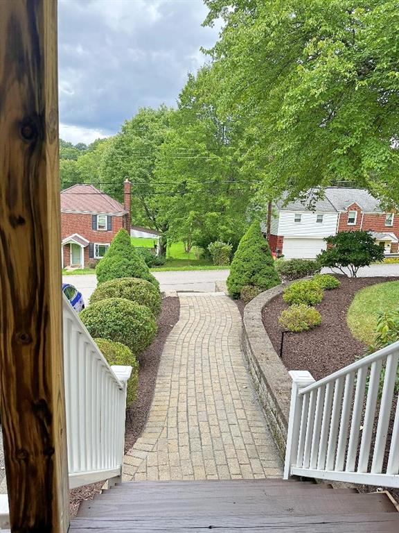303 Byron Road Pittsburgh, PA 15237 - Photo 3 of 25 Gallery Image 3