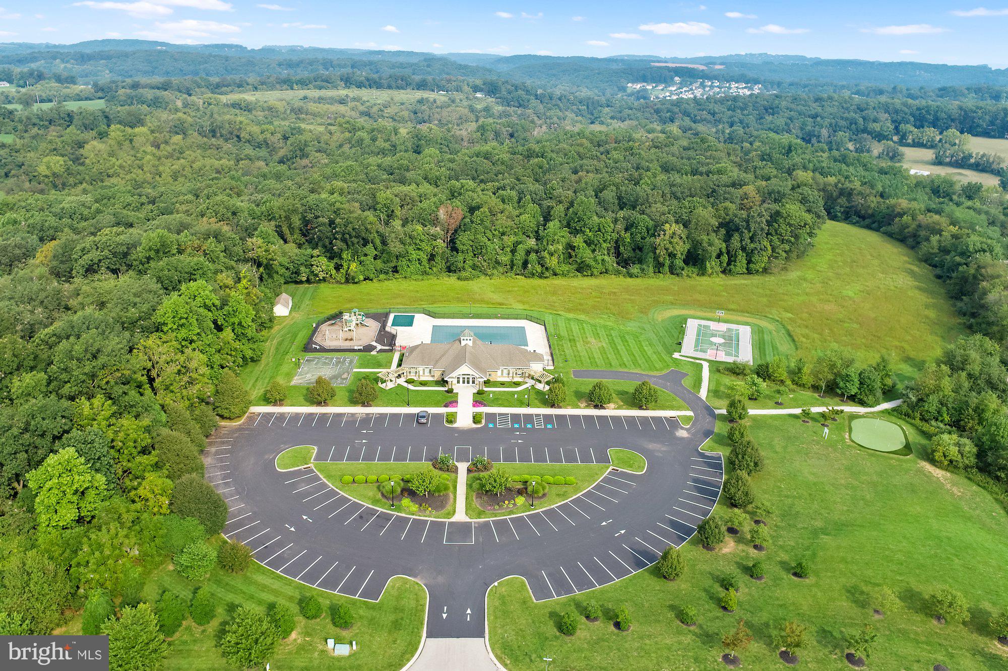 827 Countryside Road Seven Valleys, PA 17360 - Photo 37 of 42 Gallery Image 37