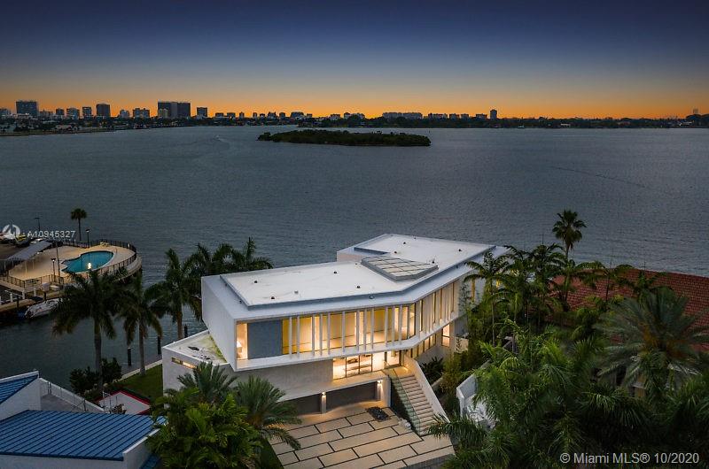 2095 Northeast 121st Road North Miami, FL 33181 - Photo 4 of 41 Gallery Image 4