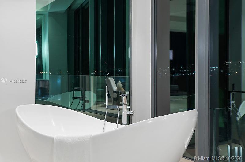2095 Northeast 121st Road North Miami, FL 33181 - Photo 10 of 41 Gallery Image 10