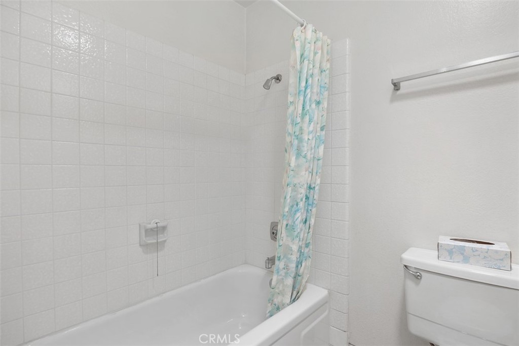 1744 Woodlark Lane Fallbrook, CA 92028 - Photo 25 of 38 a bathroom with a bathtub and shower