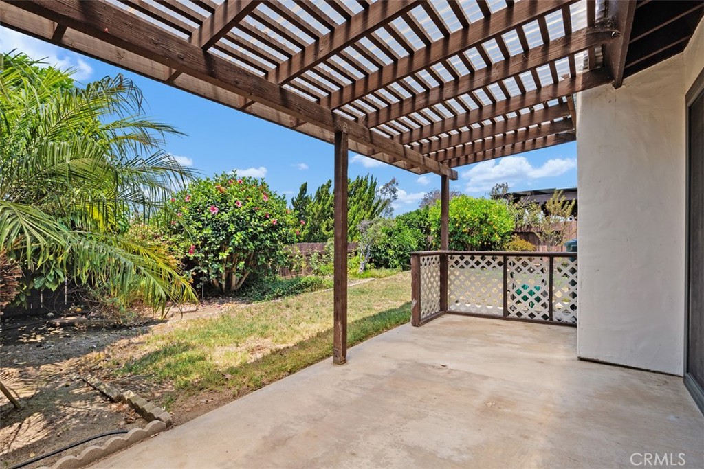 1744 Woodlark Lane Fallbrook, CA 92028 - Photo 29 of 38 a view of a backyard