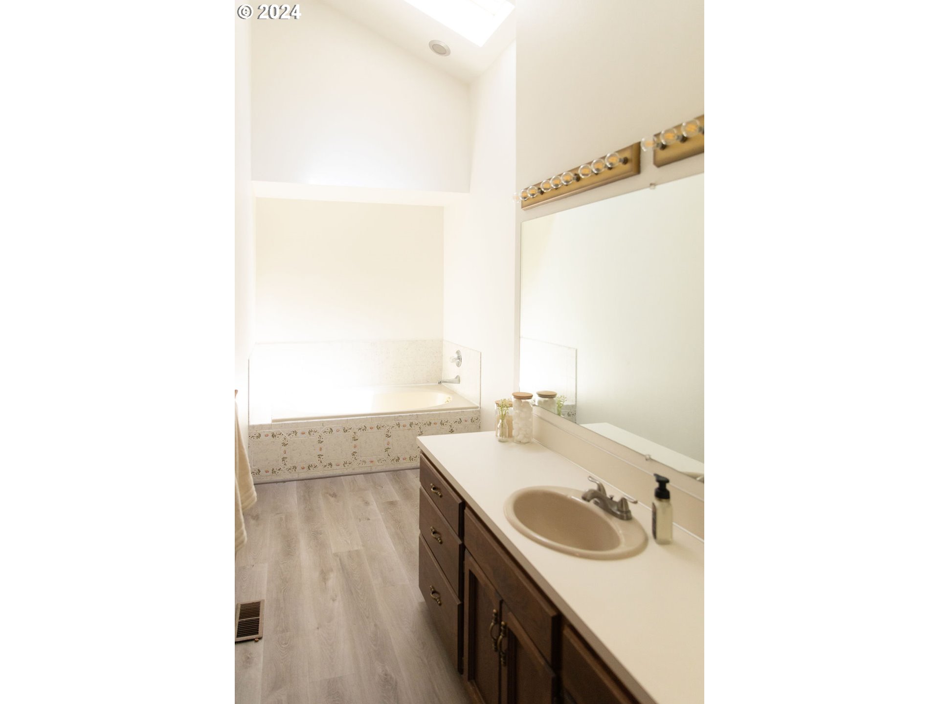 19380 Southeast Rudiger Place Damascus, OR 97089 - Photo 16 of 38 Bathroom