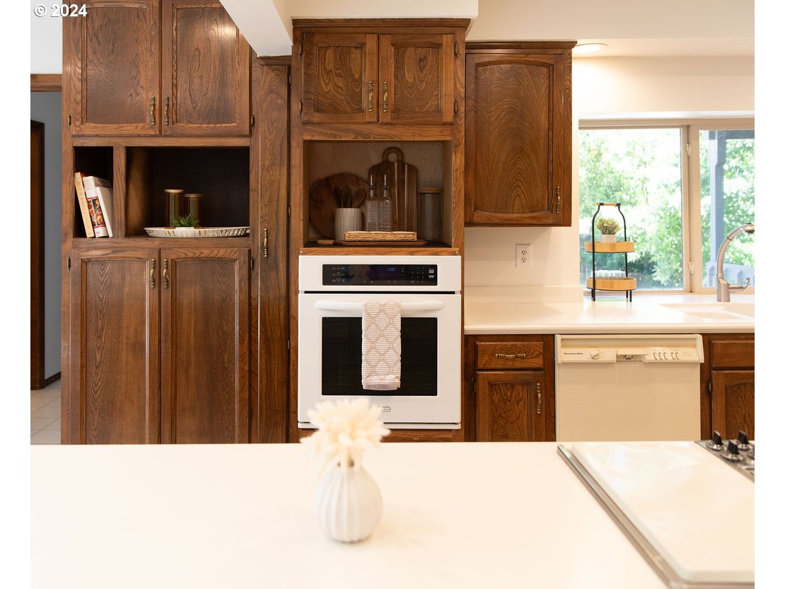 19380 Southeast Rudiger Place Damascus, OR 97089 - Photo 5 of 38 Kitchen