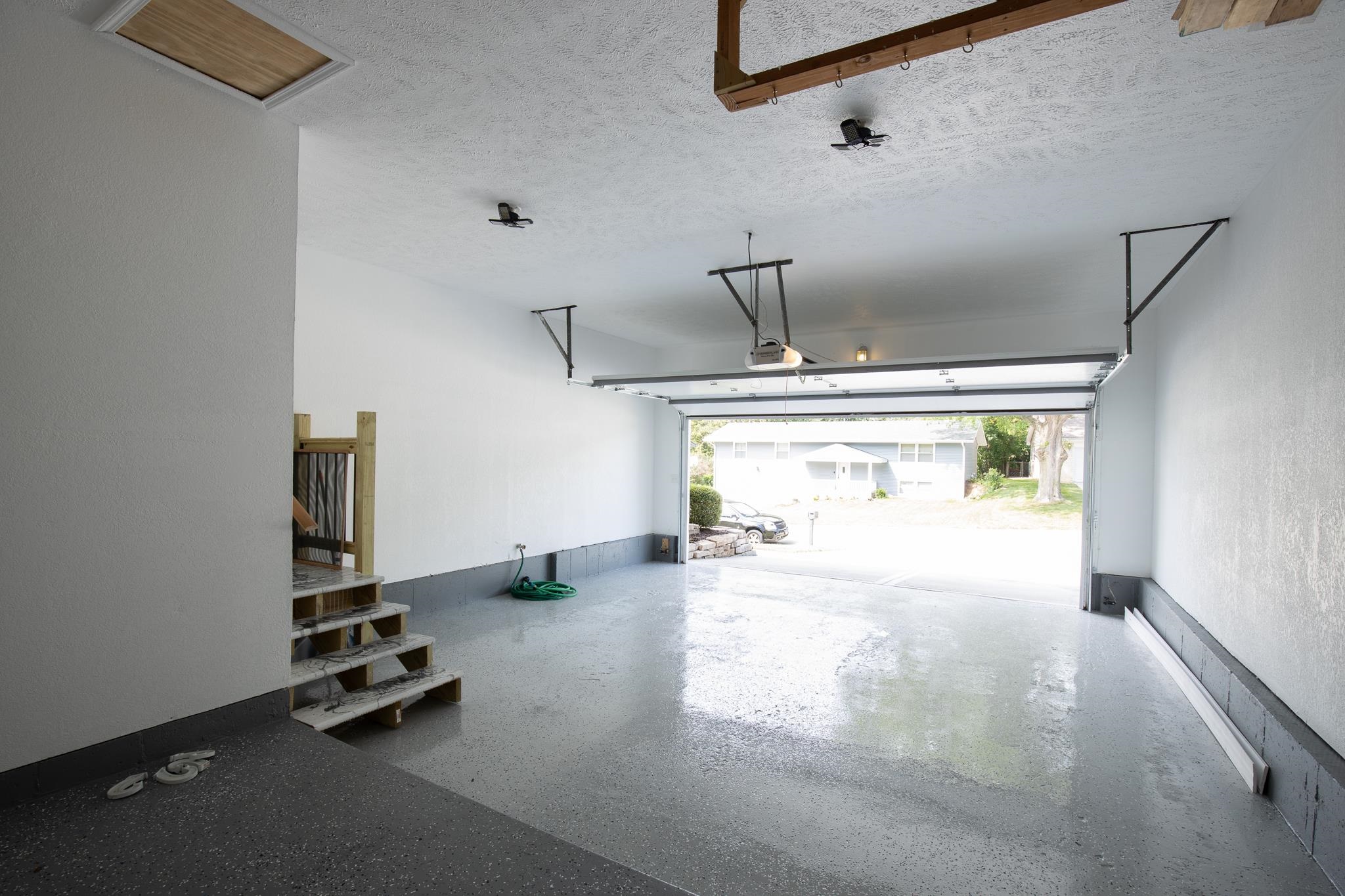 4951 Welsh Road Rockford, IL 61107 - Photo 43 of 45 a room with gym equipment and a large window