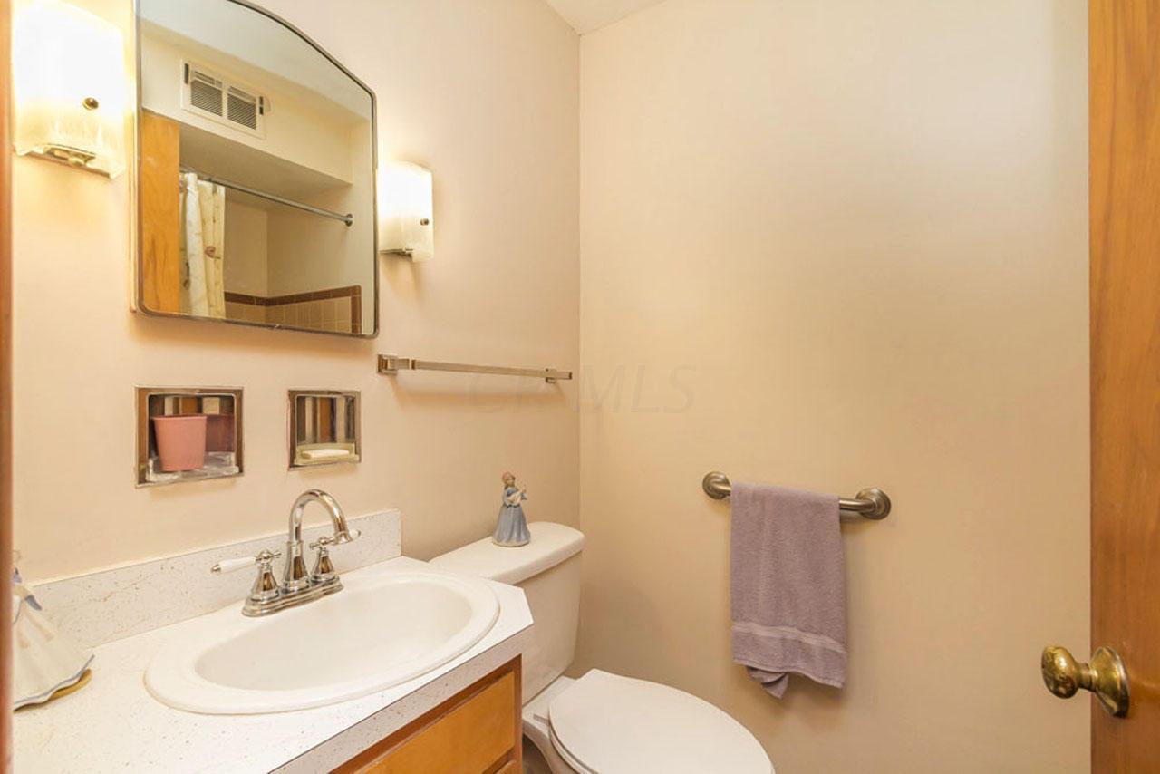 2248 Zollinger Road Columbus, OH 43221 - Photo 9 of 19