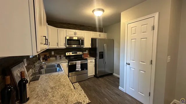 $209,500 | 517 South Cottonwood Street, Emporia, KS 66801