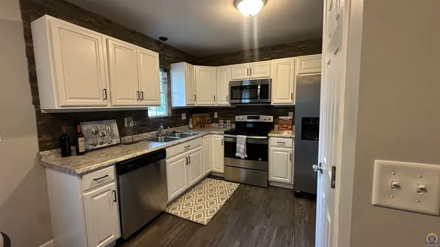 $209,500 | 517 South Cottonwood Street, Emporia, KS 66801